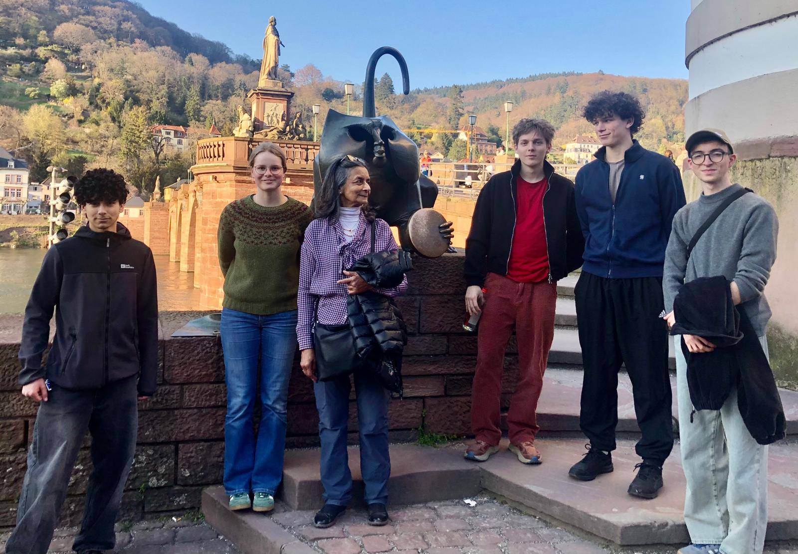 Michael, Julia, Frau Gutzeit, Henning, Luk und Manuel beim Stadtrundgang in Heidelberg Michael, Julia, Frau Gutzeit, Henning, Luk und Manuel beim Stadtrundgang in Heidelberg