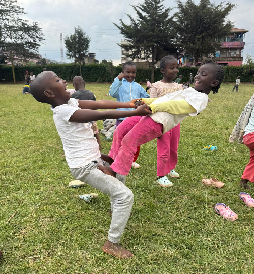 Kinder inhaftierter Mütter in Kenia können in "The Nest" sorglos spielen.